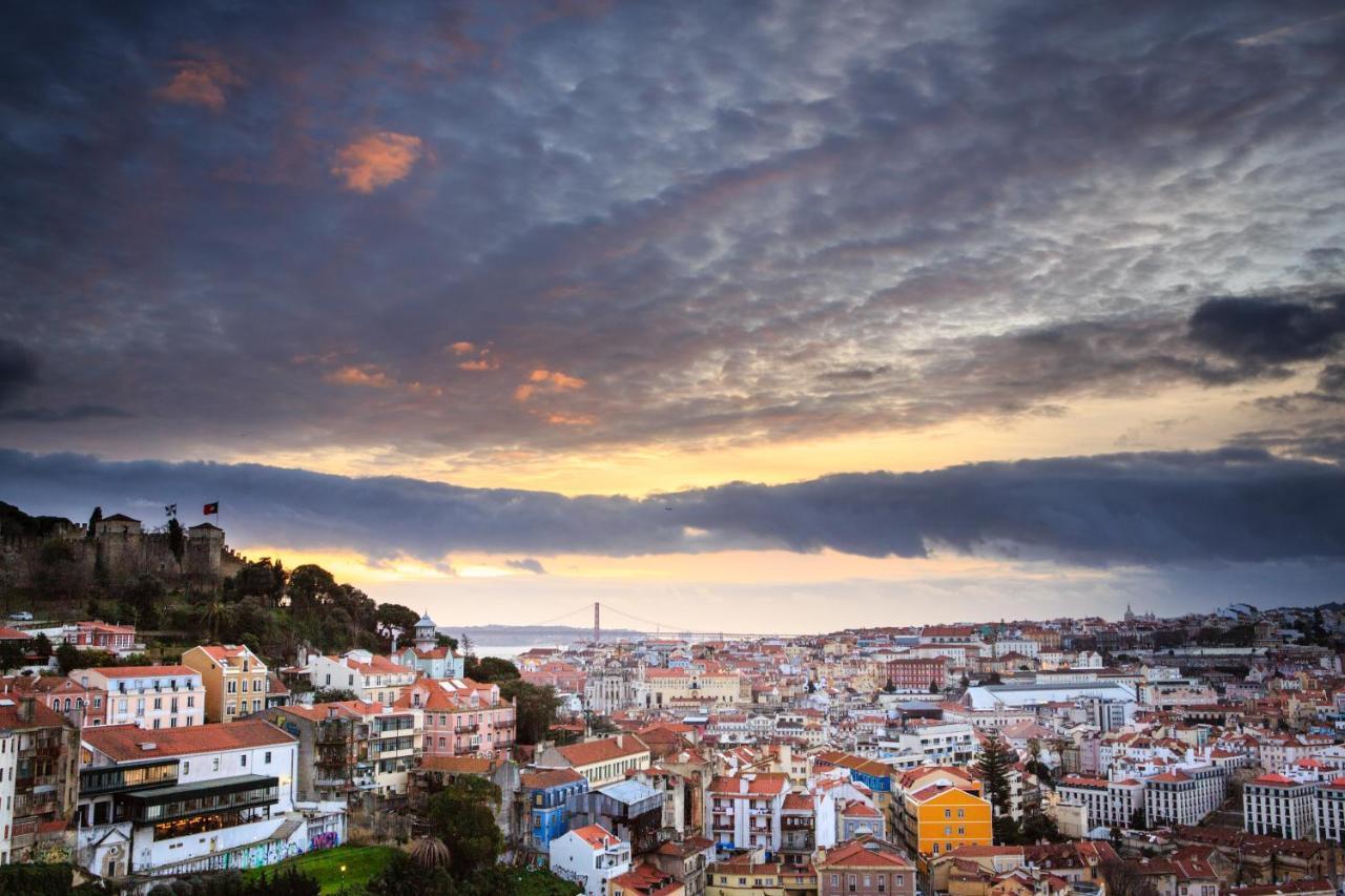 Charming Apartment in Private Condominium at Graça Lisboa Exterior foto